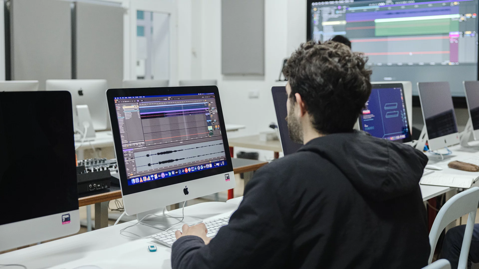 2-curso-1-ano-producao-criacao-musical-eletronica