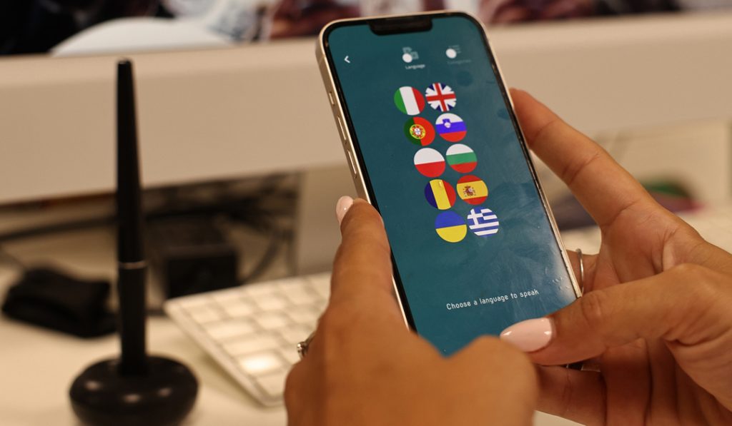 Menu de idiomas na app TECC++ US 2.0